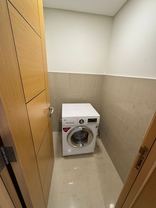 property 12 image 3