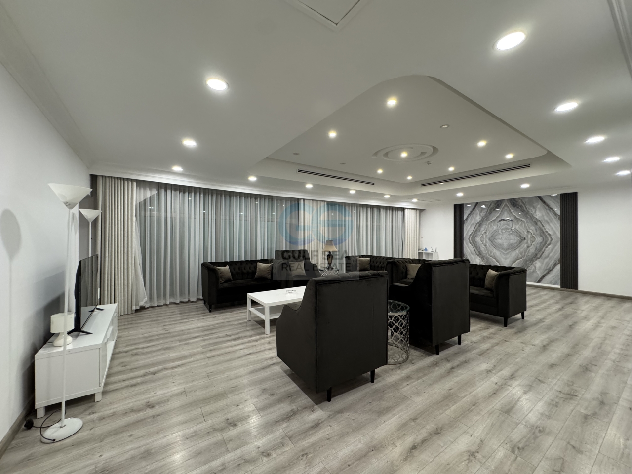 property 292 image 0