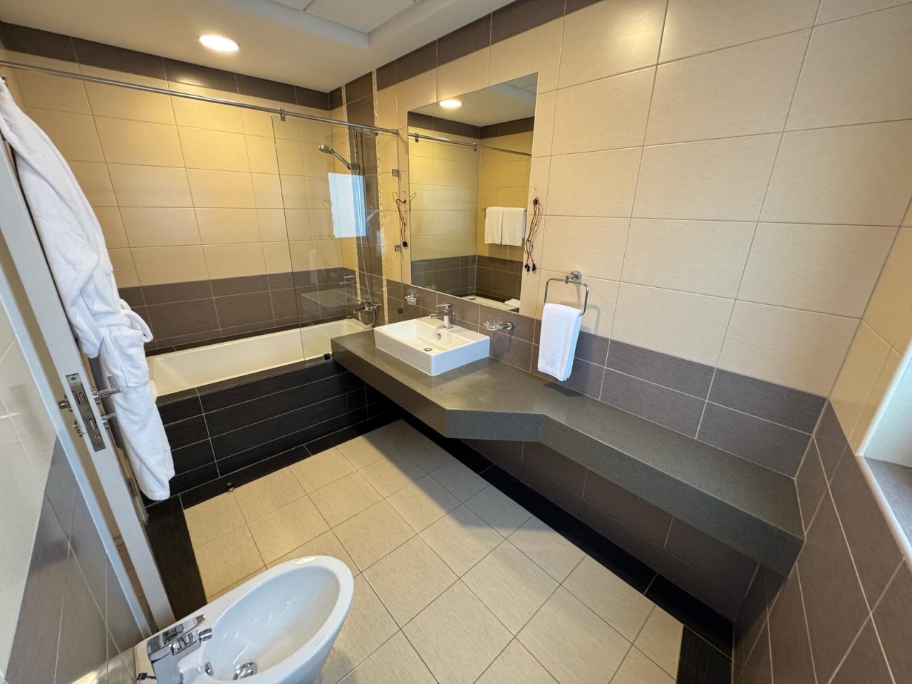 property 8 image 8
